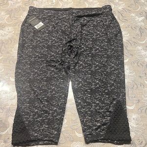 women’s Game Time Eazy-Fit Comfort capri legging